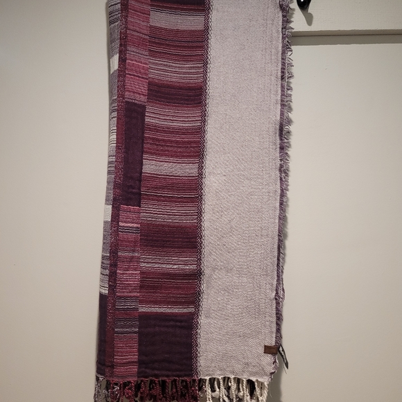 Roots Purple Blanket Shawl - Picture 6 of 6